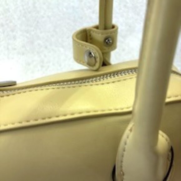 BCBGeneration unique enlongated shoulder bag in pale yellow NWT - Picture 5 of 11